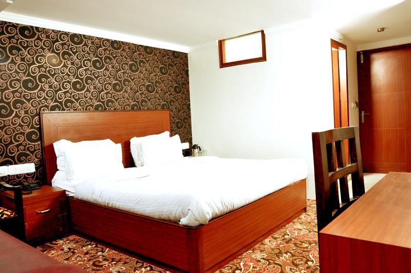 Hotel Trinetar Resorts Batoti Ngoại thất bức ảnh